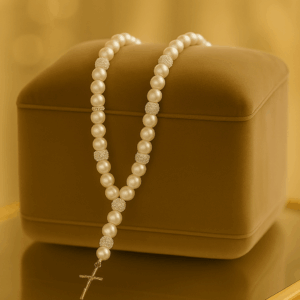 lazo de boda con perlas y piñas